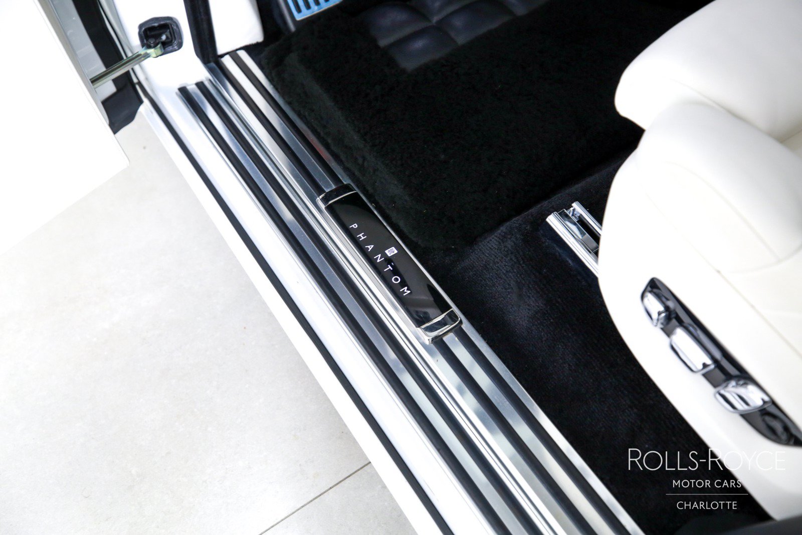 Certified 2024 Rolls-Royce Phantom Sedan RWD image 17