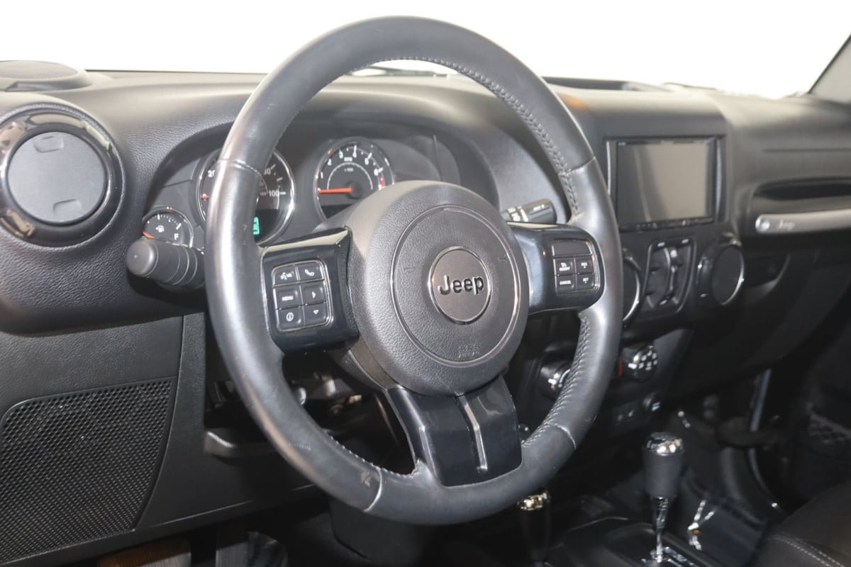 Used 2015 Jeep Wrangler Unlimited Sahara w/ Connectivity Group AWD/4WD image 6