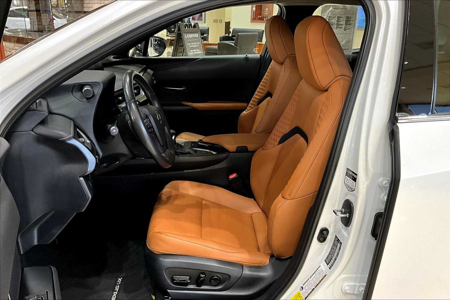 Used 2022 Lexus UX 200 w/ Accessory Package (Z1) FWD image 7