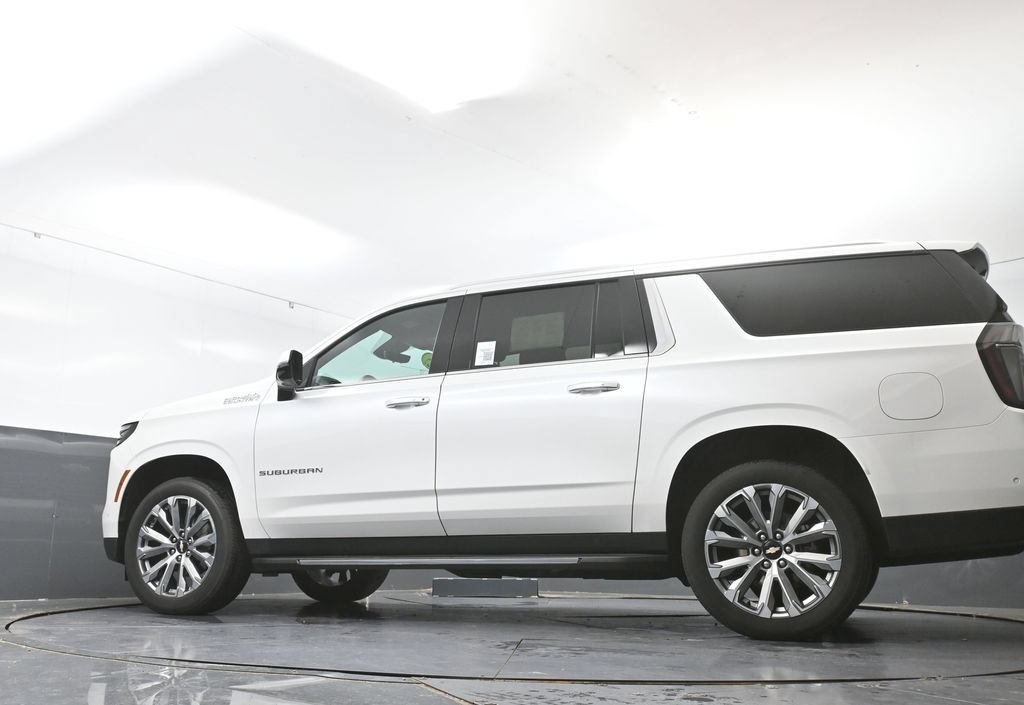Used 2025 Chevrolet Suburban High Country AWD/4WD image 56