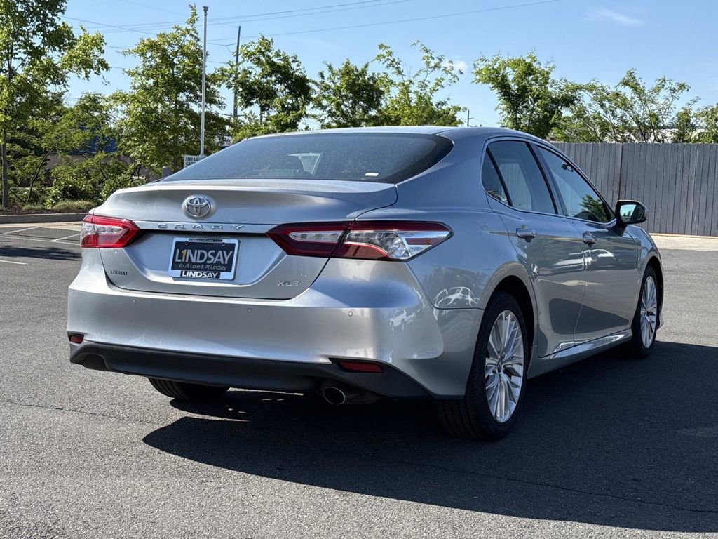 Used 2018 Toyota Camry XLE FWD image 5