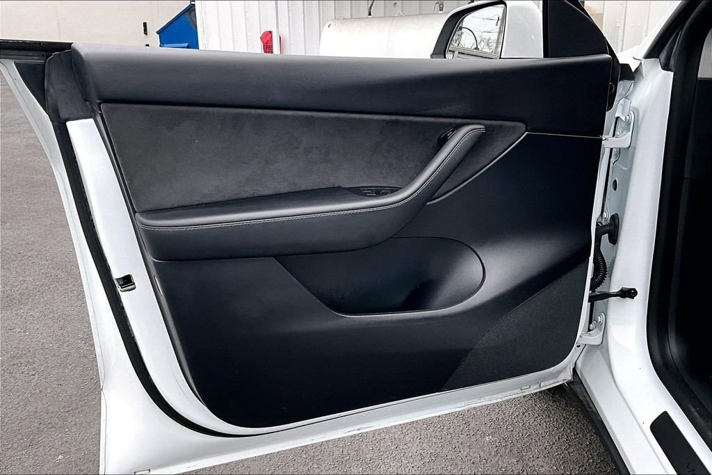 Used 2022 Tesla Model Y Performance image 17