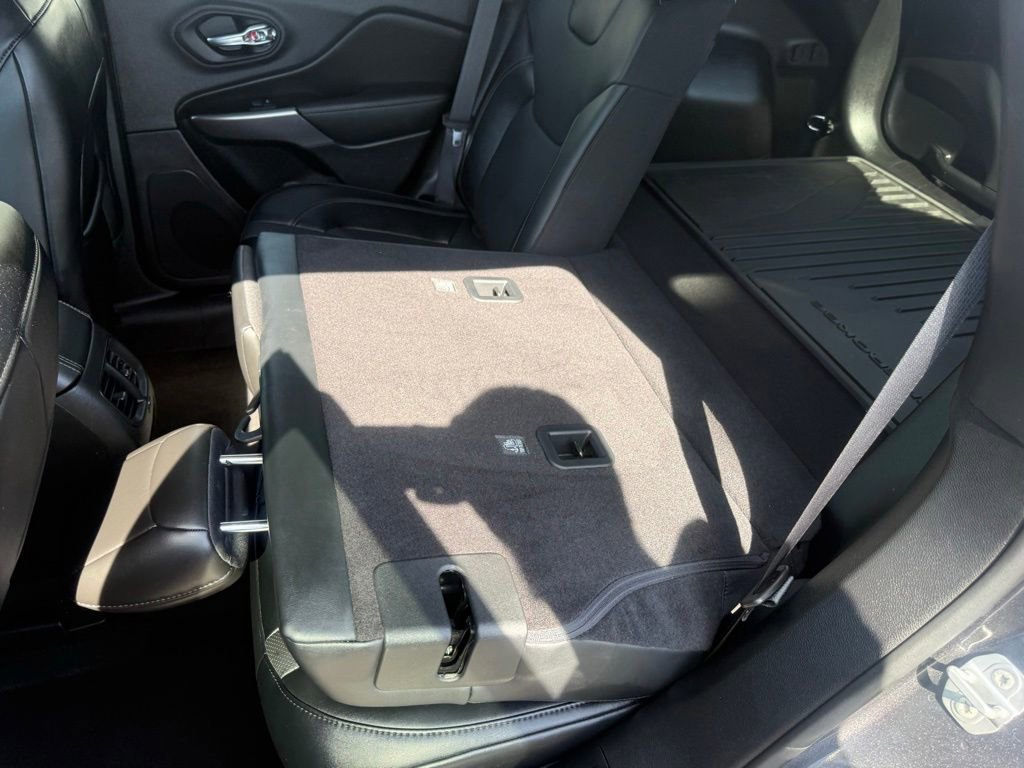 Used 2022 Jeep Cherokee Latitude Lux w/ Mopar Interior Package AWD/4WD image 31