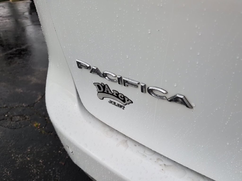 Used 2024 Chrysler Pacifica Touring-L FWD image 7