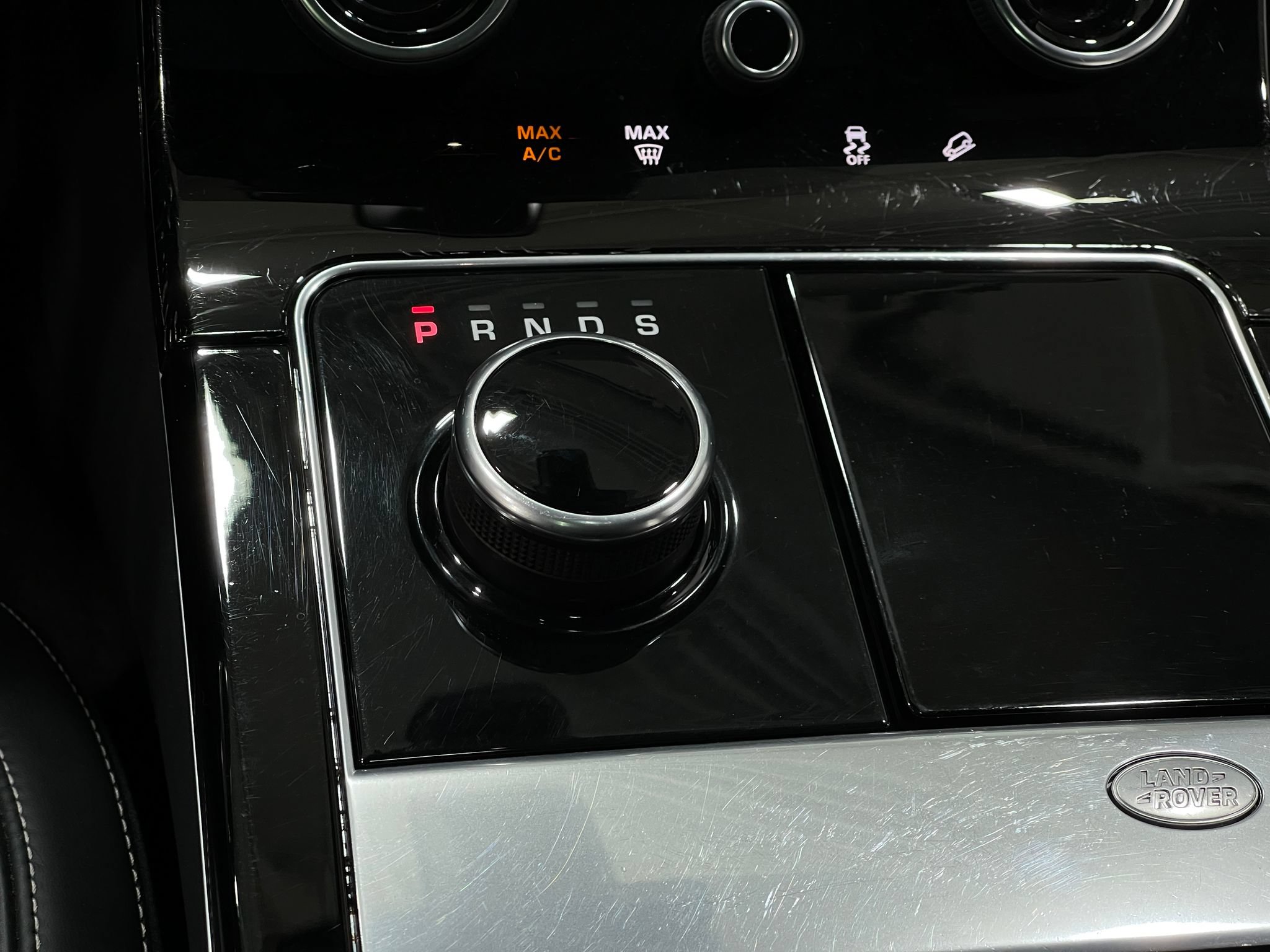 Used 2018 Land Rover Range Rover Velar R-Dynamic HSE AWD/4WD image 28