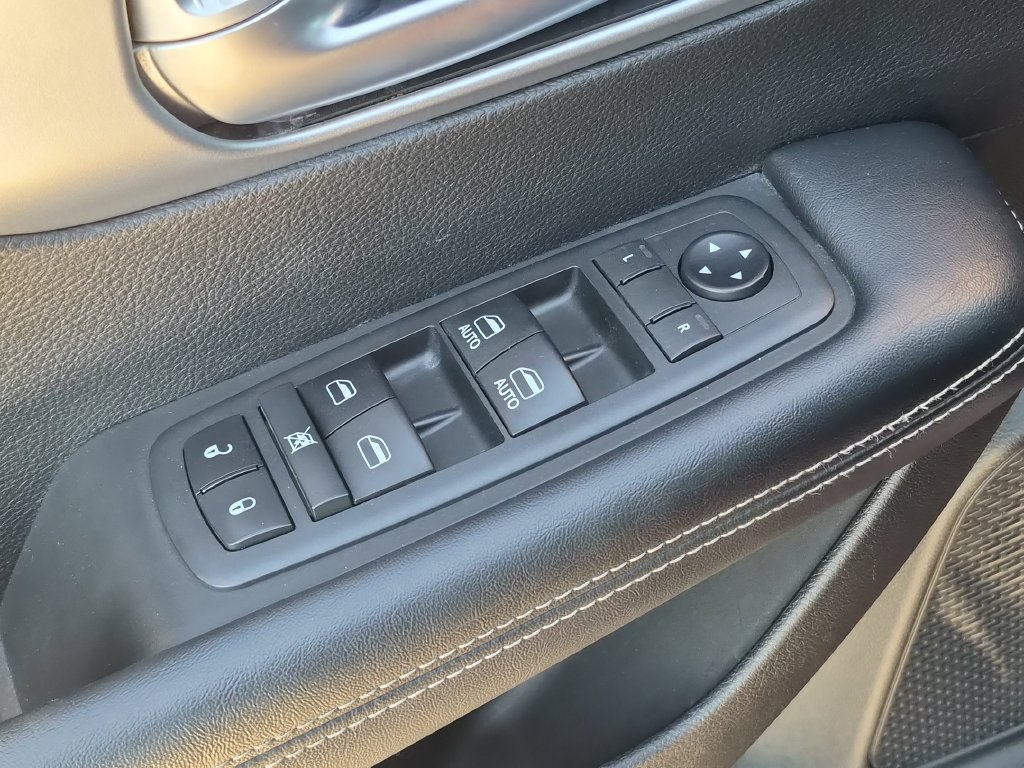Used 2018 Chrysler Pacifica Touring Plus w/ S Appearance Package FWD image 14