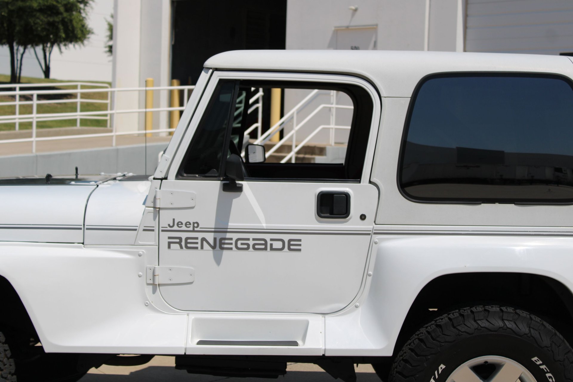 Used 1991 Jeep Wrangler Renegade AWD/4WD image 28