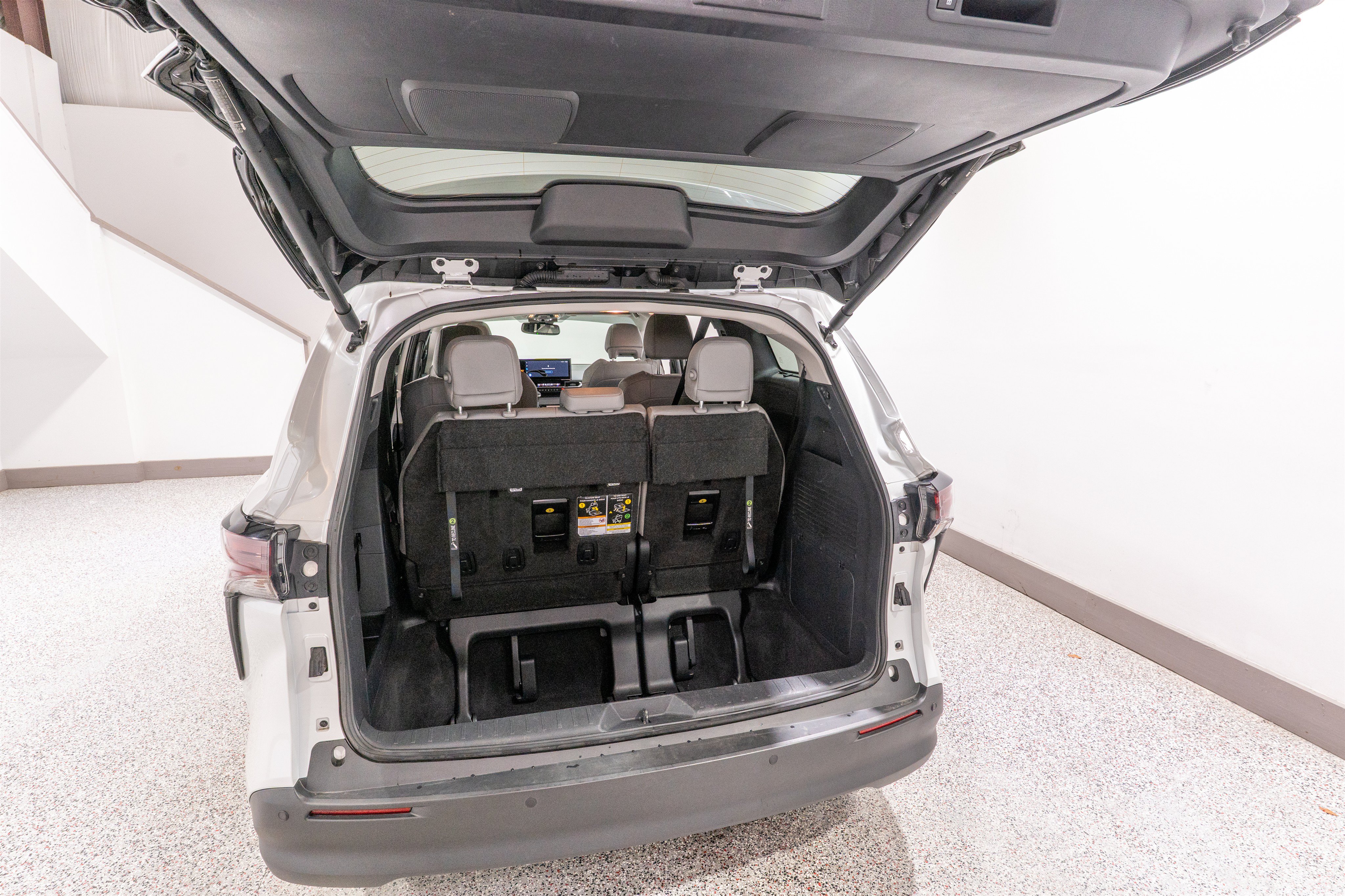 Used 2026 Toyota Sienna XLE FWD image 33