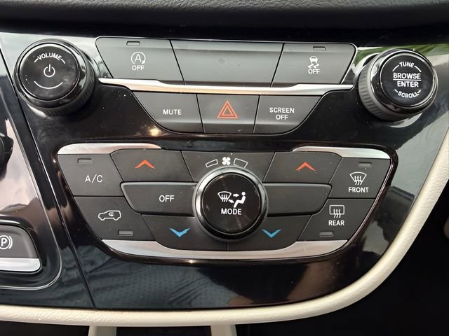 Used 2022 Chrysler Voyager LX FWD image 26