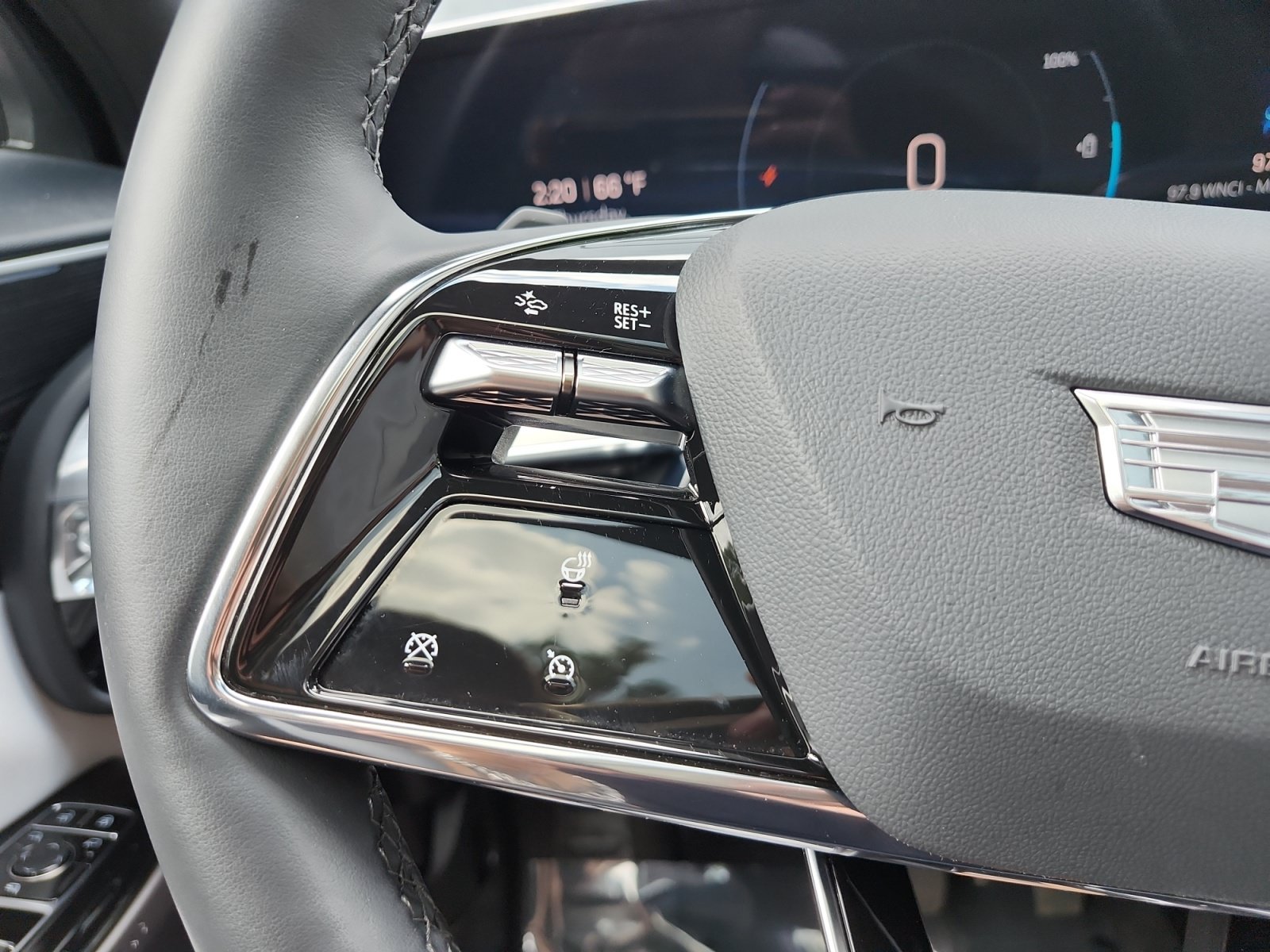 Used 2024 Cadillac Lyriq Luxury AWD/4WD image 26