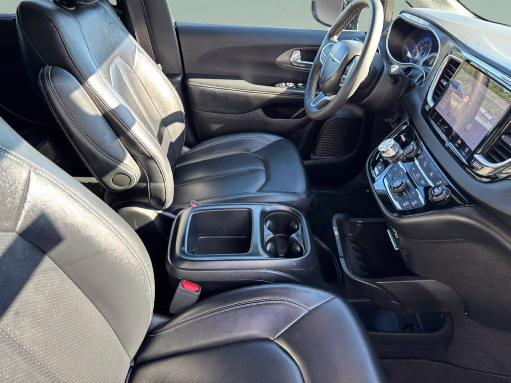Used 2025 Chrysler Pacifica Select FWD image 27