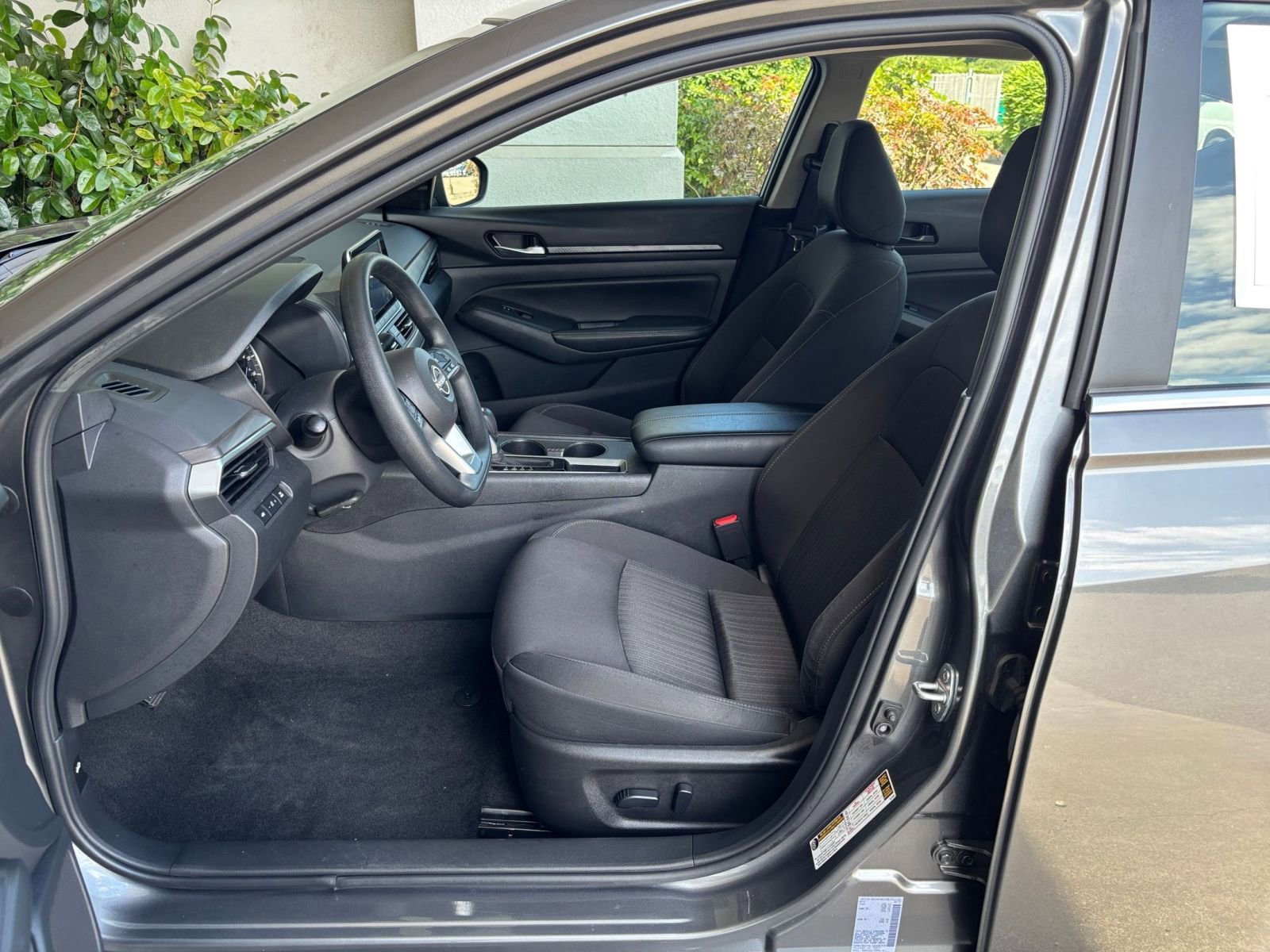Used 2025 Nissan Altima 2.5 SV FWD image 28