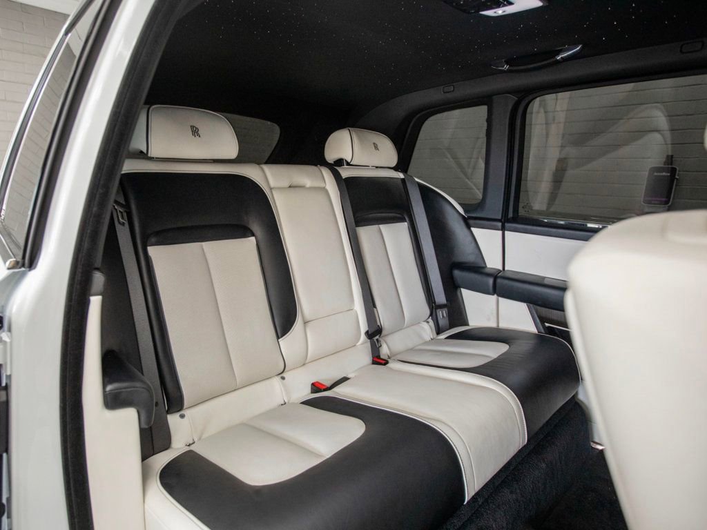 Used 2022 Rolls-Royce Cullinan w/ Cullinan Package image 37