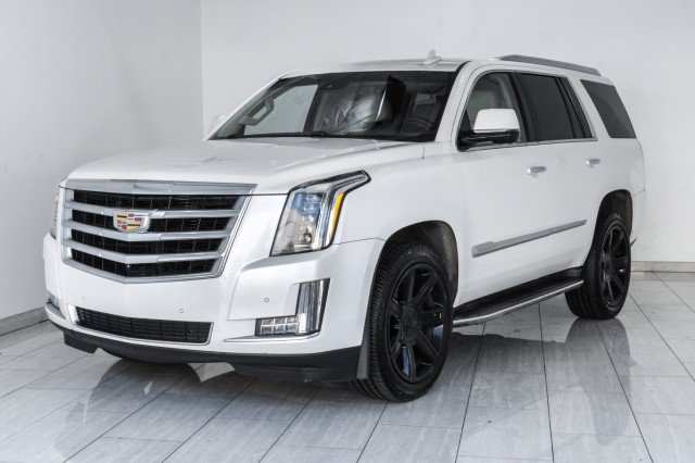 Used 2016 Cadillac Escalade Luxury RWD image 4