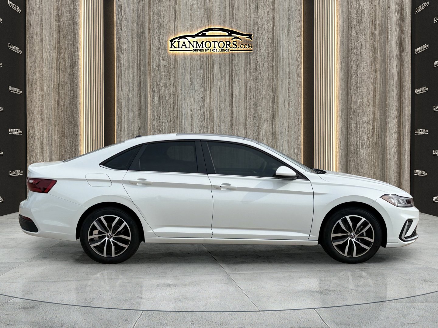 Used 2025 Volkswagen Jetta SE FWD image 9