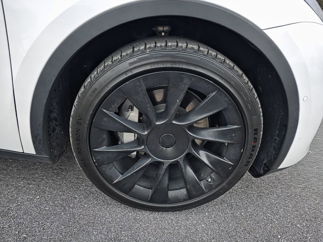 Used 2021 Tesla Model Y Long Range image 28