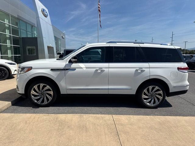 Used 2023 Lincoln Navigator Reserve AWD/4WD image 12