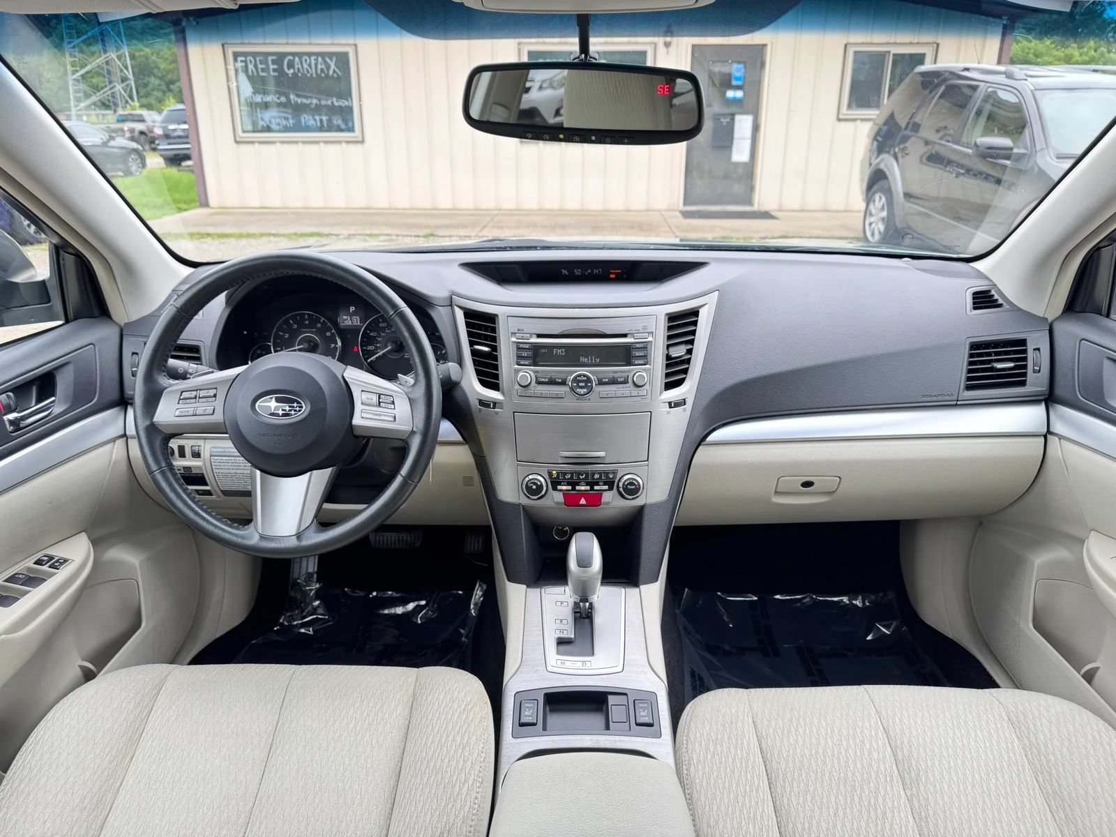 Used 2011 Subaru Outback 2.5i Premium w/ All-Weather Pkg AWD/4WD image 2