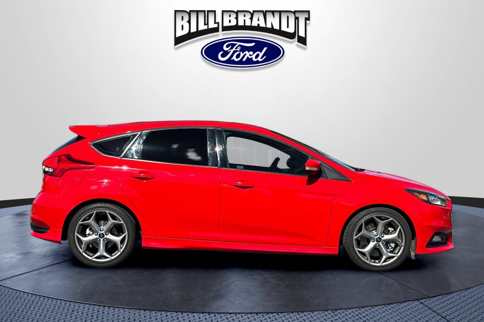 Used 2017 Ford Focus ST FWD image 2
