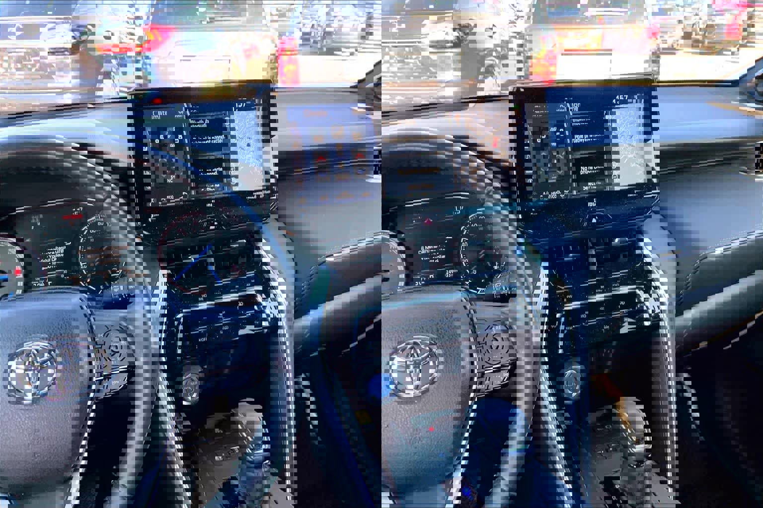 Used 2022 Toyota Venza Limited image 6