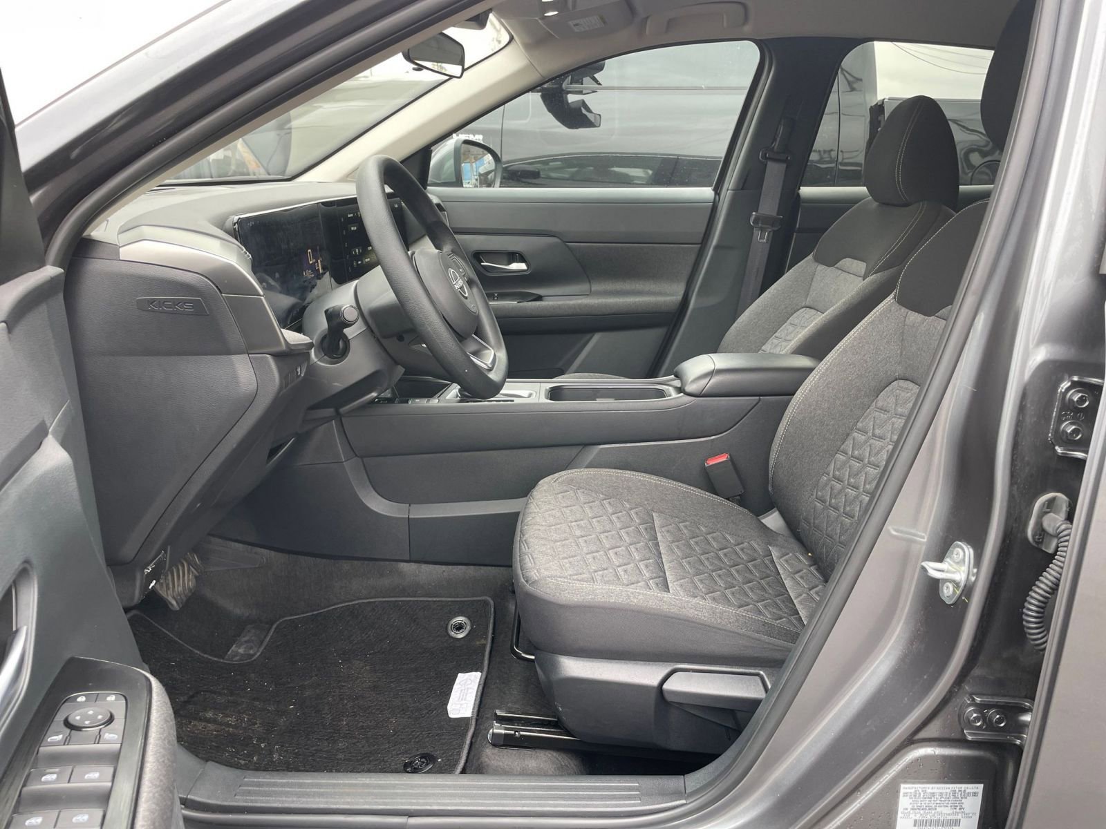 Used 2025 Nissan Kicks SV image 24