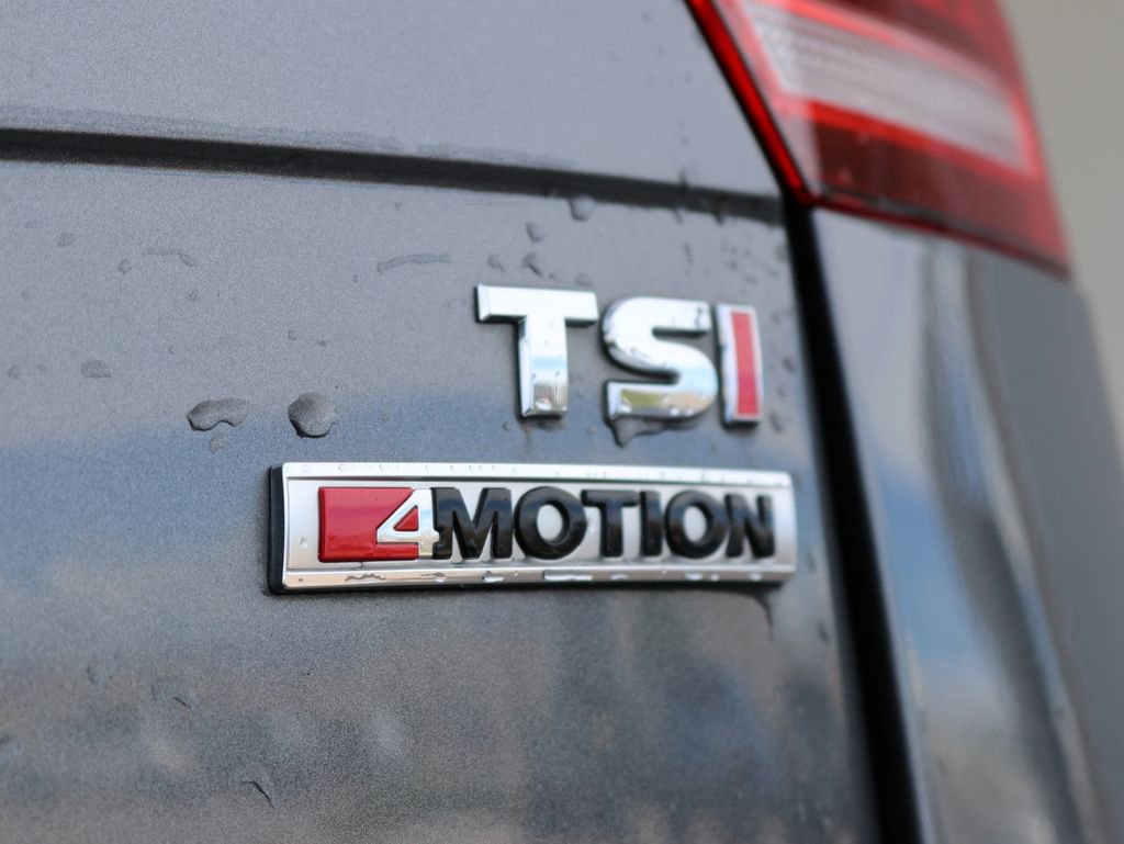 Used 2018 Volkswagen Tiguan SEL AWD/4WD image 16