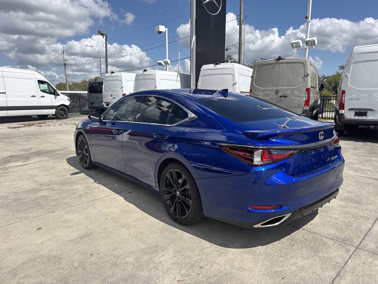 Used 2023 Lexus ES 350 F Sport w/ Accessory Package (Z2) image 5