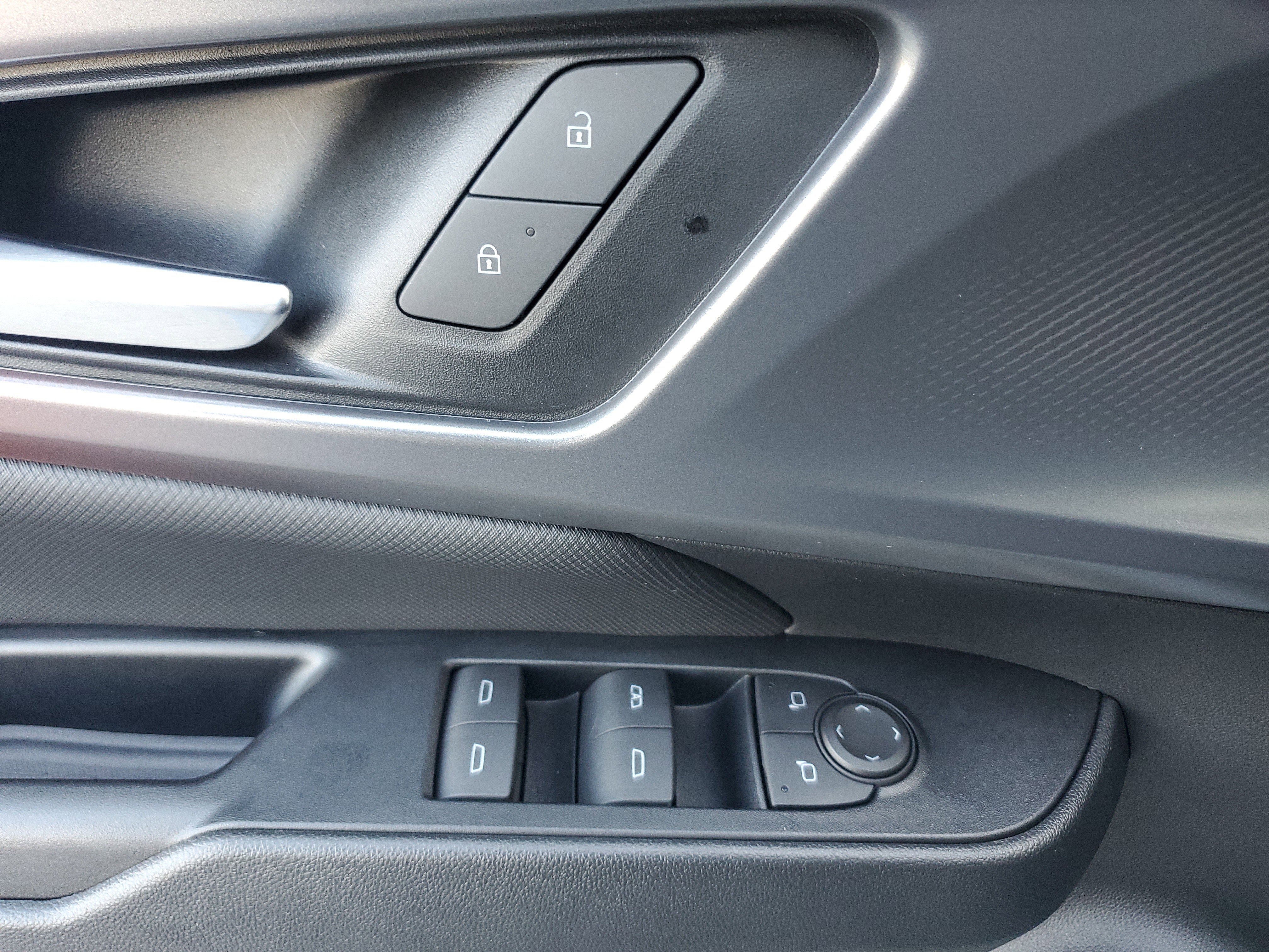 Used 2025 Chevrolet Equinox EV RS image 25