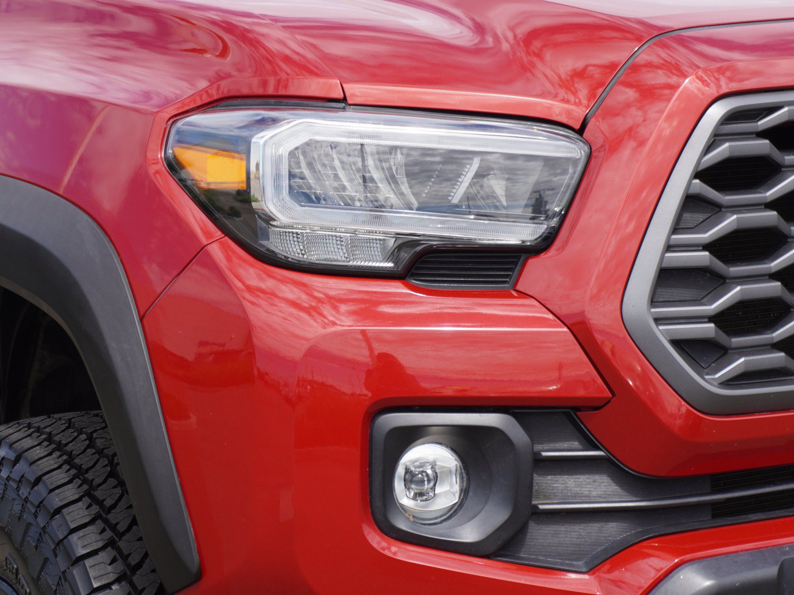 Used 2021 Toyota Tacoma TRD Off-Road w/ TRD Premium Off Road Package AWD/4WD image 3