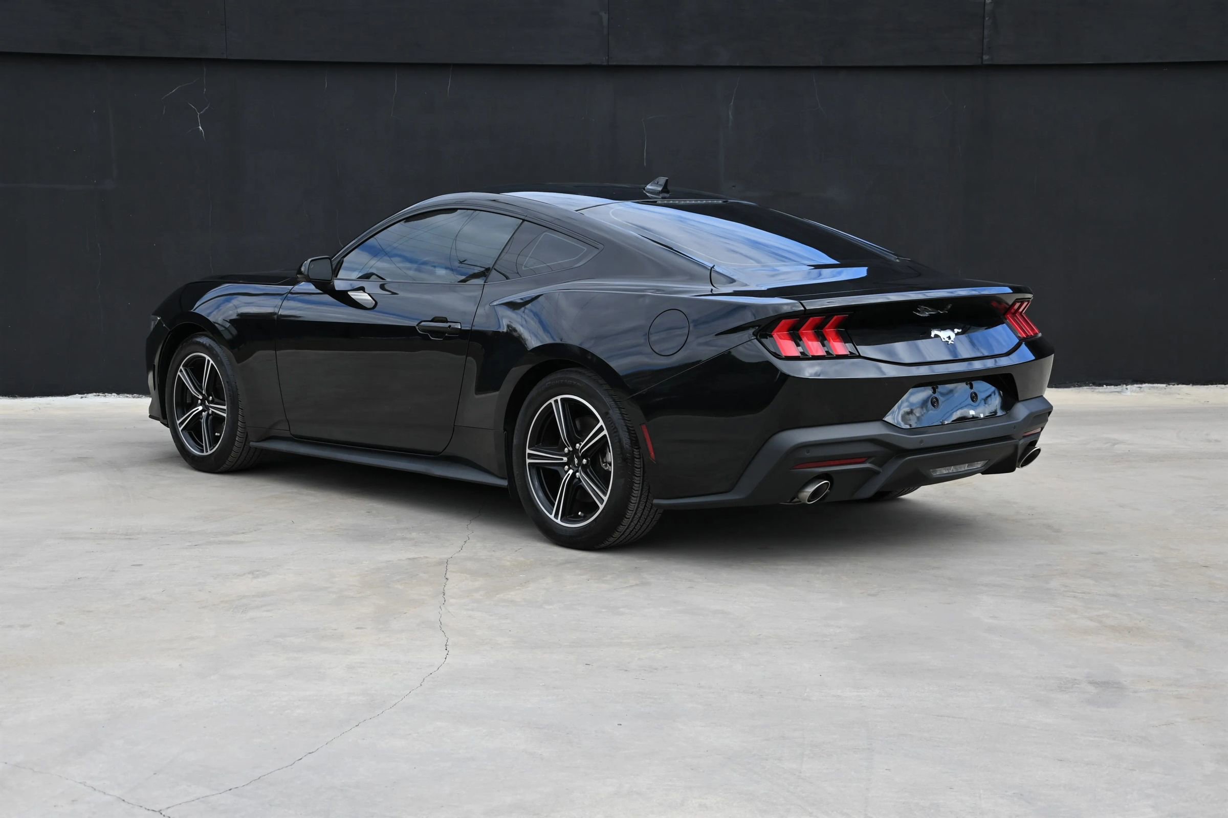 Used 2024 Ford Mustang Coupe image 3