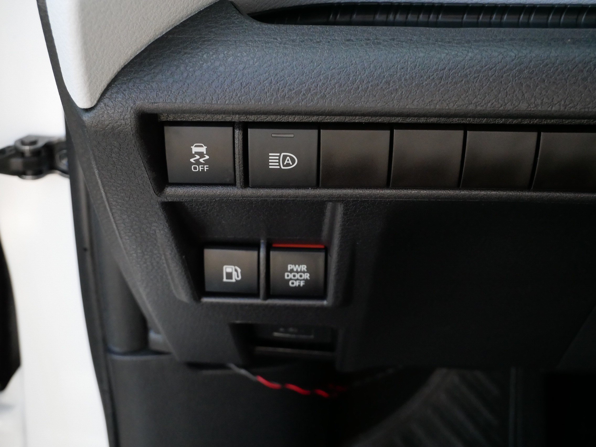 Certified 2025 Toyota Sienna LE FWD image 27
