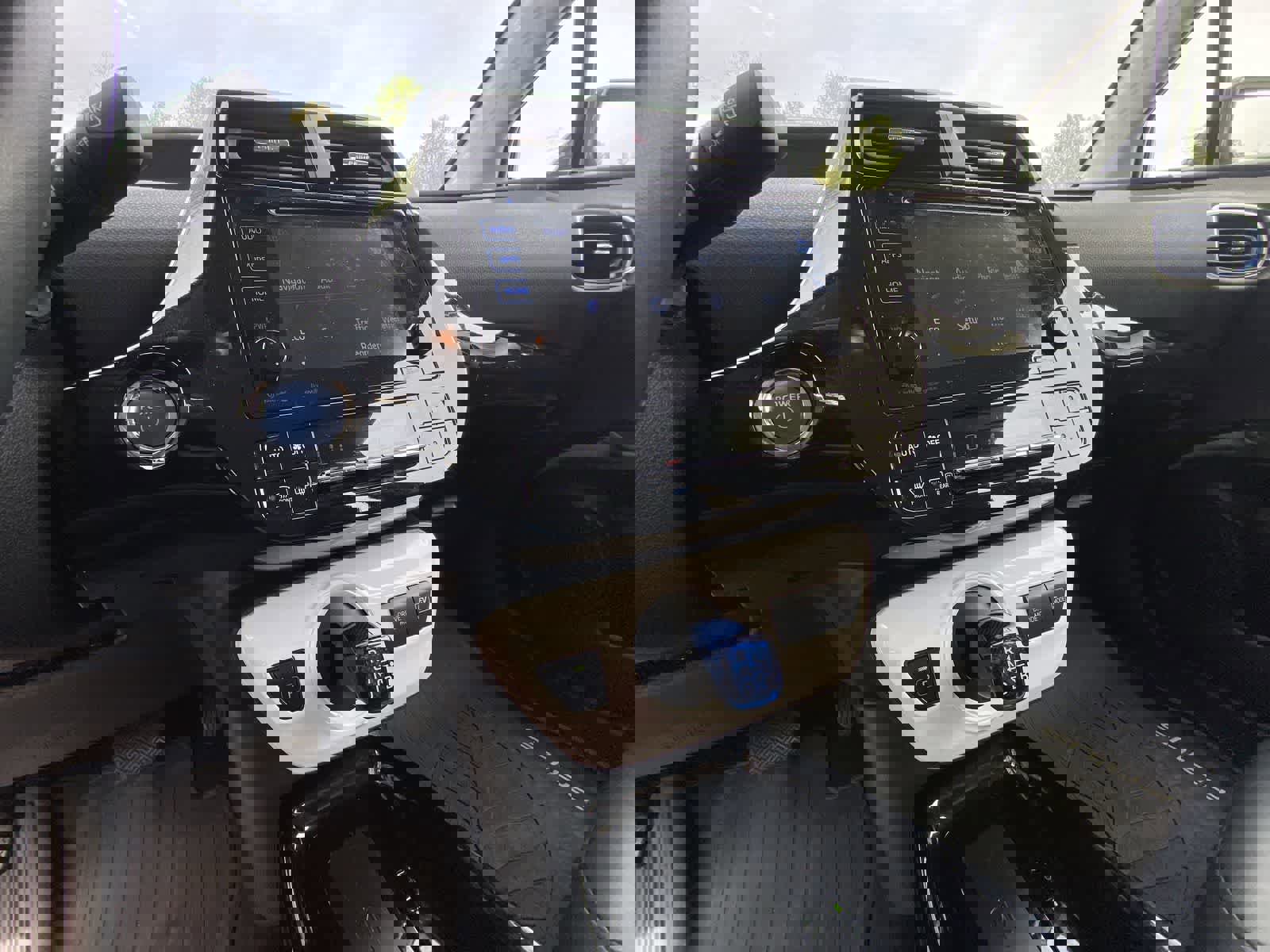 Used 2018 Toyota Prius Three Touring w/ Appearance Package FWD image 23