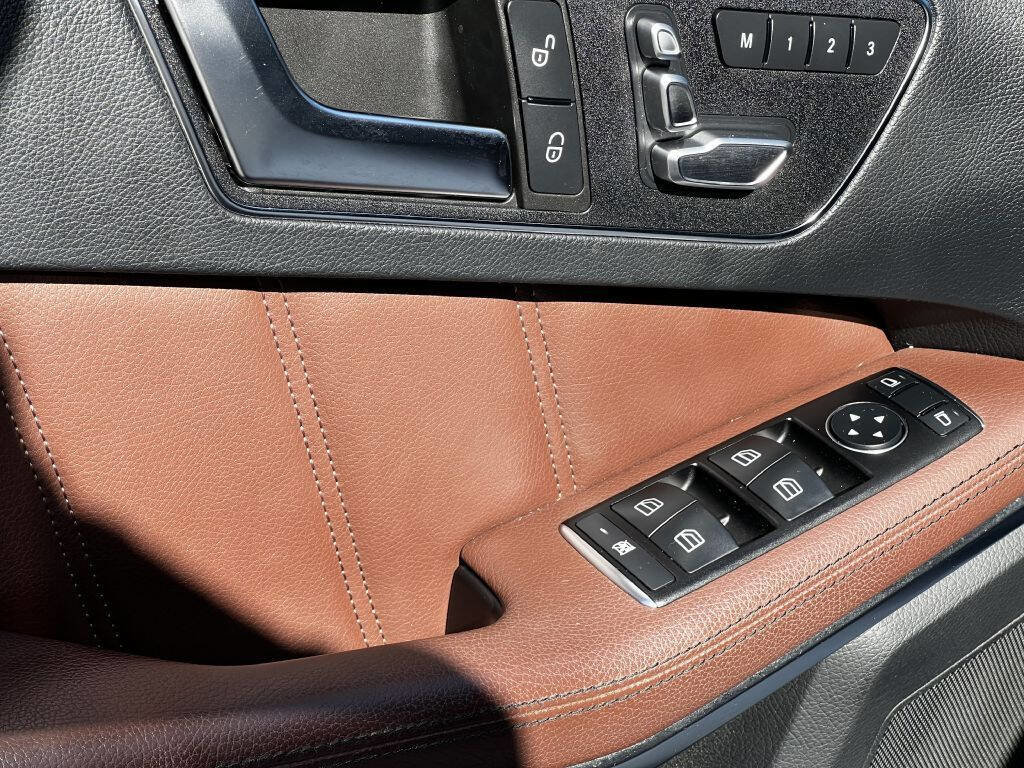Used 2014 Mercedes-Benz E 550 4MATIC Sedan image 27