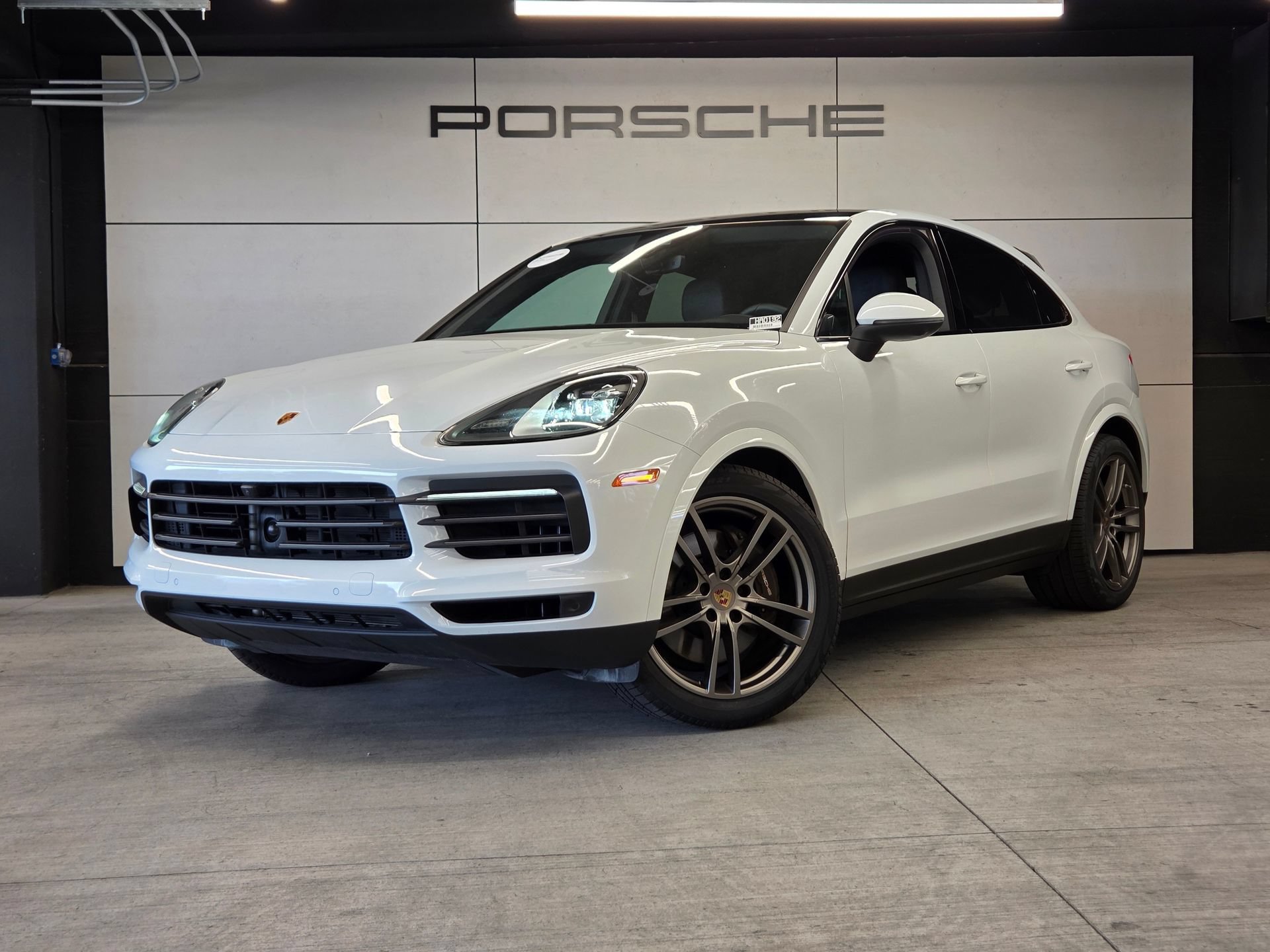 Certified 2023 Porsche Cayenne Coupe AWD/4WD image 1