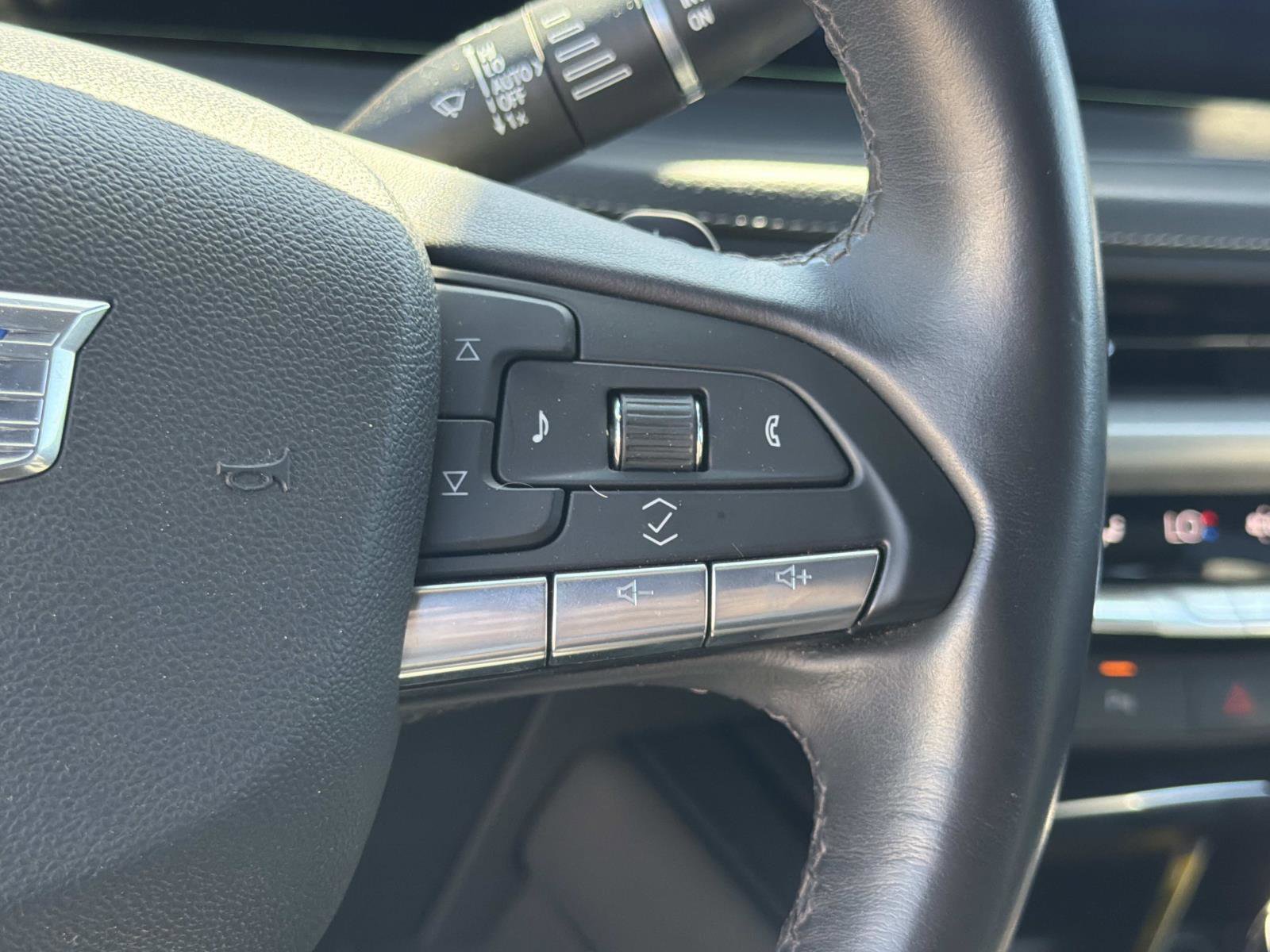 Used 2024 Cadillac XT4 Premium Luxury image 10