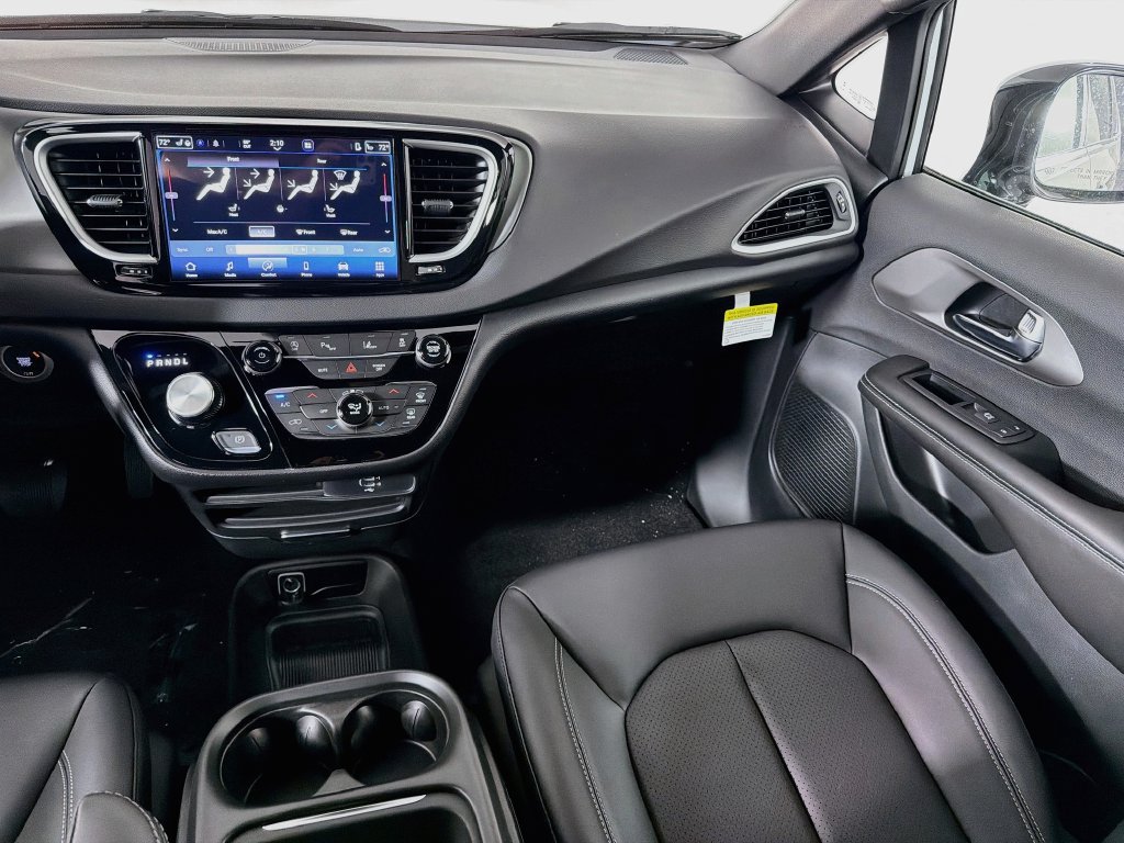 New 2027 Chrysler Pacifica LX FWD image 22