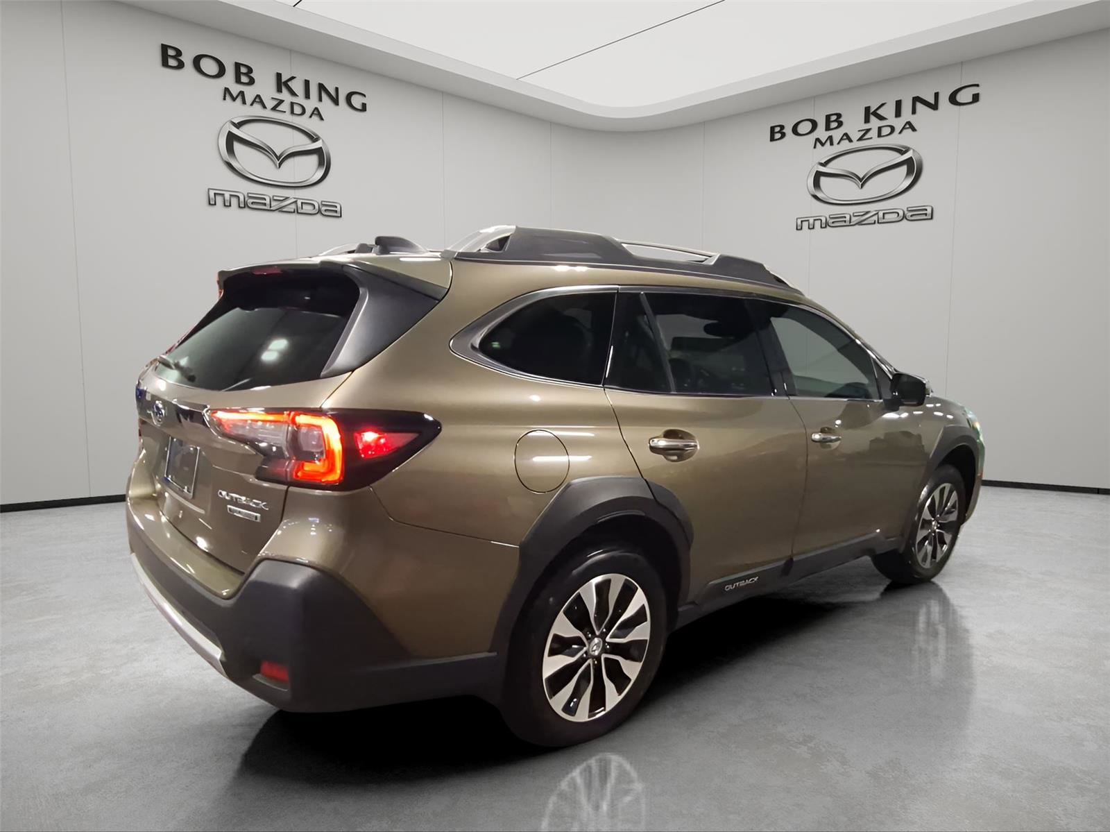 Used 2023 Subaru Outback Touring image 5