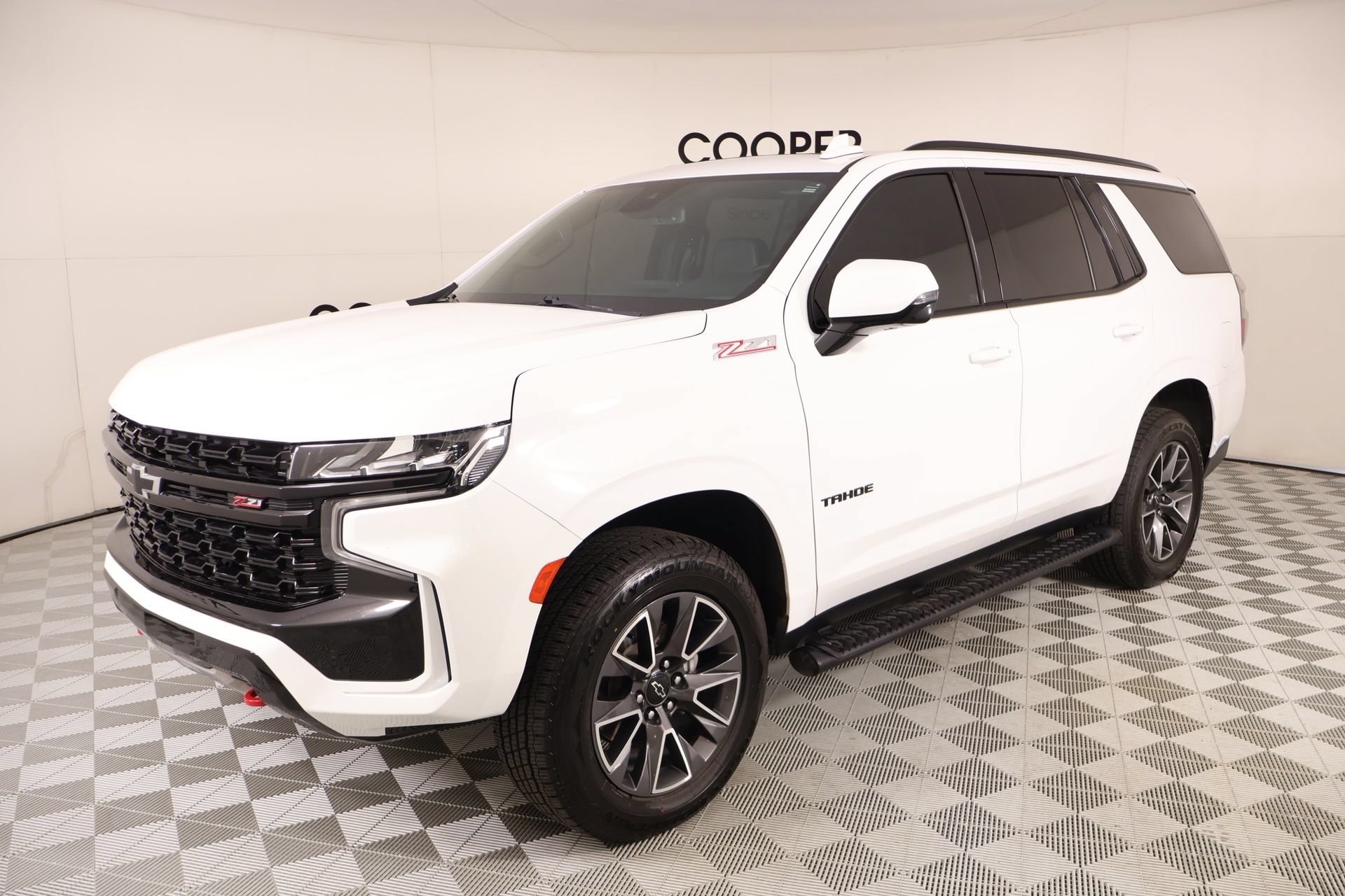Used 2023 Chevrolet Tahoe Z71 w/ Luxury Package AWD/4WD image 10