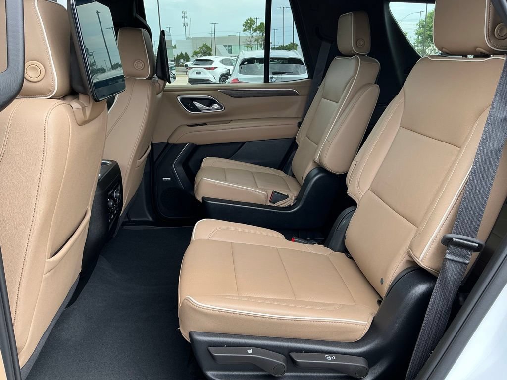 Used 2023 Chevrolet Tahoe Premier w/ Premium Package 2 AWD/4WD image 15