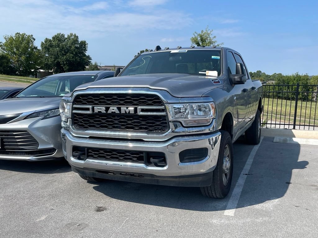 Used 2024 RAM 2500 Tradesman w/ Chrome Appearance Group AWD/4WD image 3
