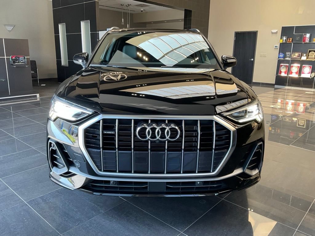 Used 2023 Audi Q3 2.0T Premium Plus w/ Premium Plus Package AWD/4WD image 2