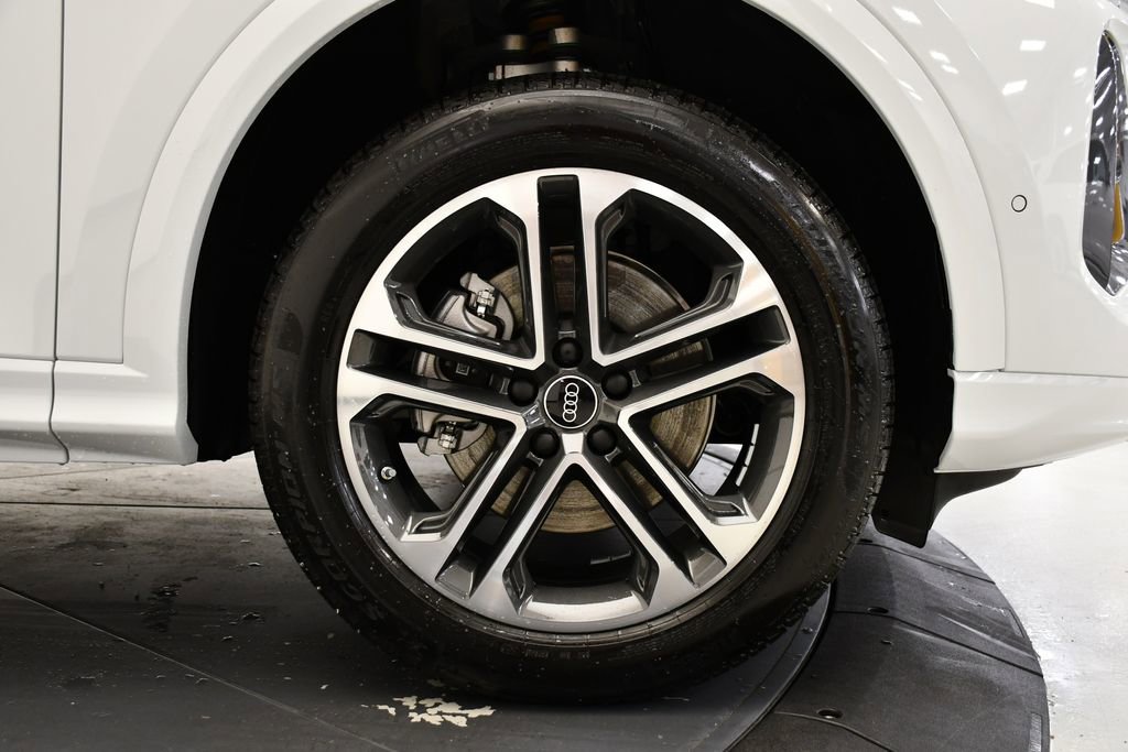 Certified 2025 Audi Q5 2.0T Premium Plus w/ Premium Plus image 16