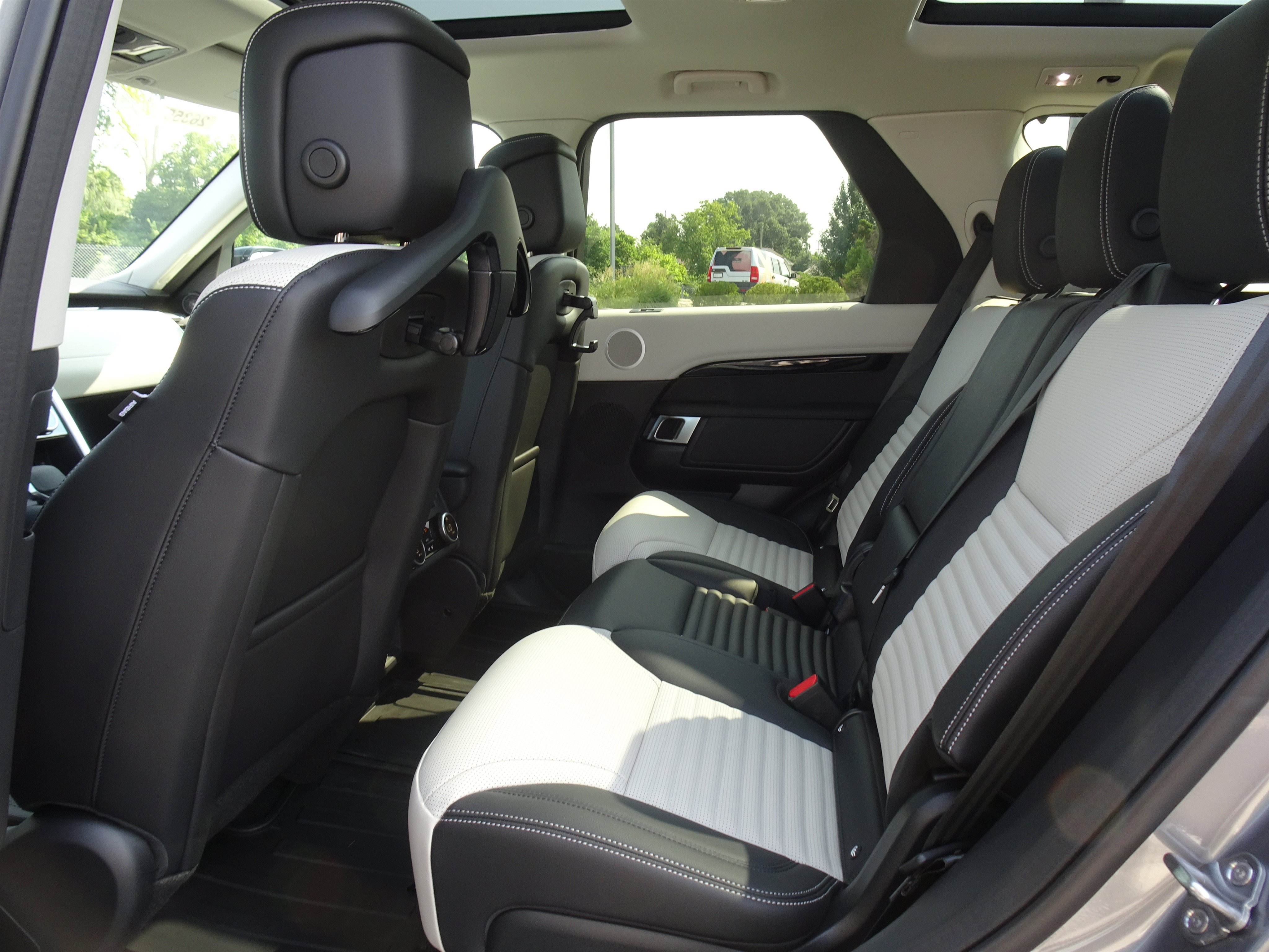 New 2026 Land Rover Discovery S AWD/4WD image 21