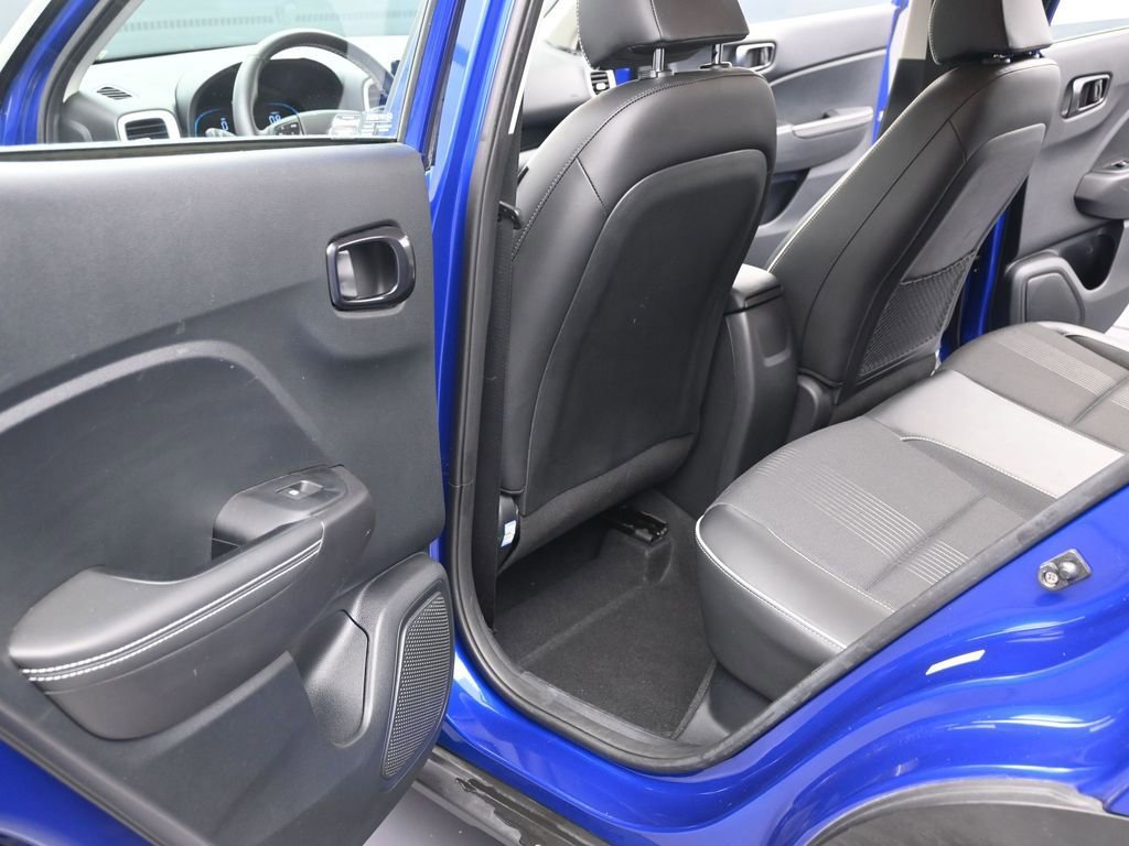 Used 2023 Hyundai Venue Limited image 17
