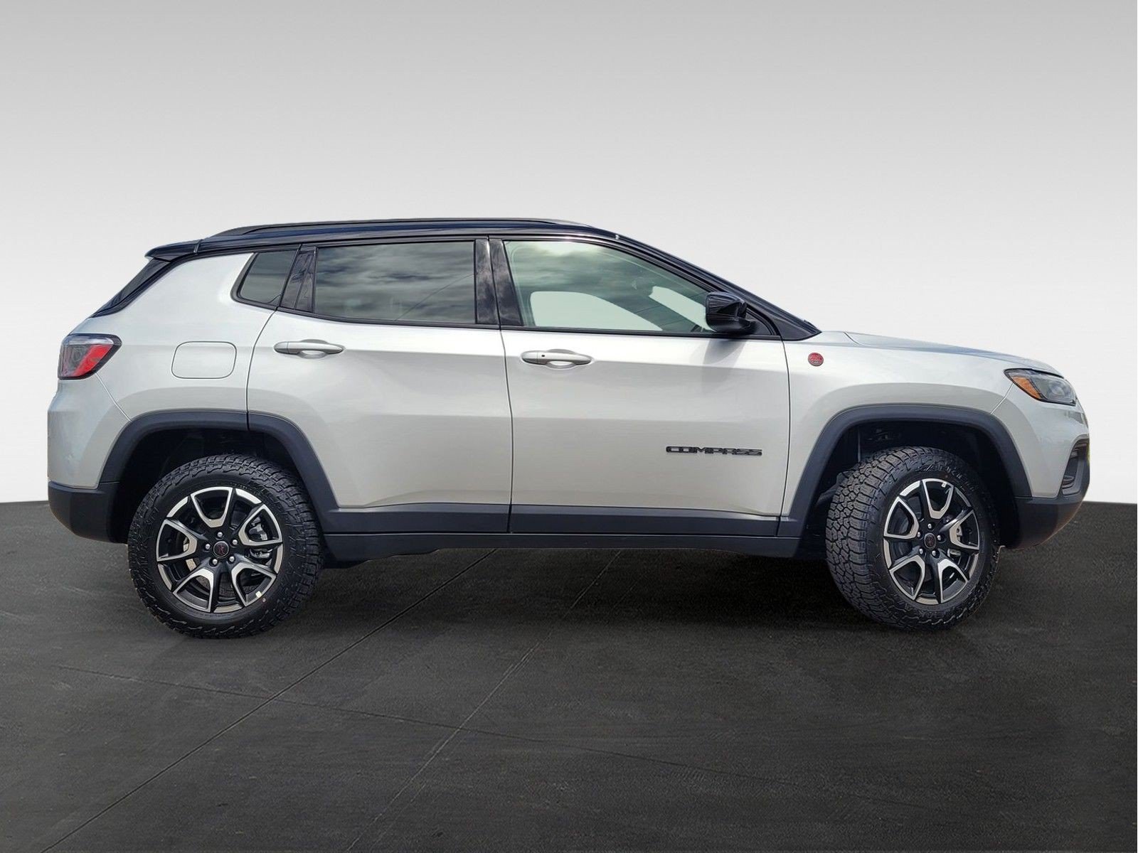 New 2026 Jeep Compass Trailhawk w/ Sun, Sound & Navigation Group AWD/4WD image 4