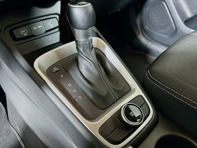 Certified 2025 Hyundai Venue SEL FWD image 20