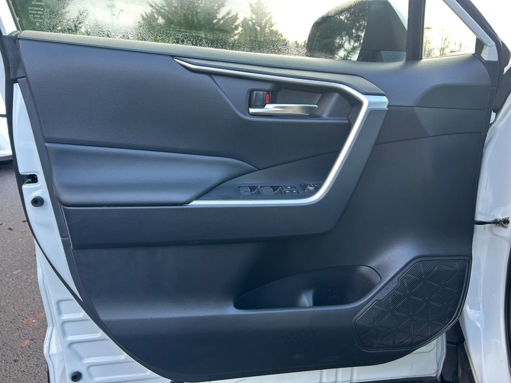 Used 2022 Toyota RAV4 SE image 22