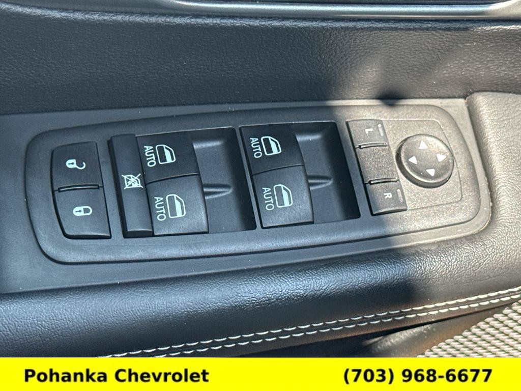 Used 2025 Chrysler Pacifica Select FWD image 19