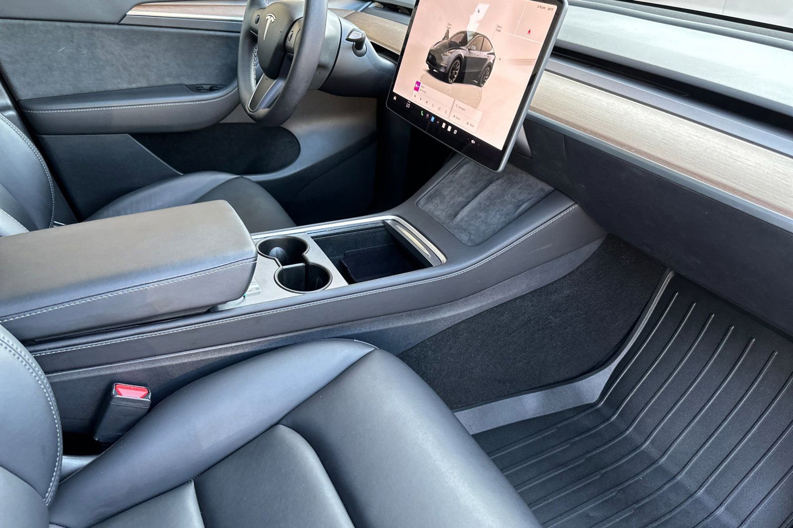 Used 2025 Tesla Model Y Long Range image 17