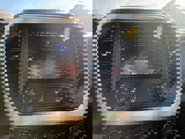 Used 2023 GMC Acadia SLE w/ Driver Convenience Package image 24